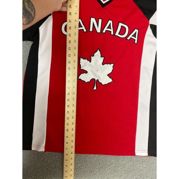 Due North Canada large Red Embroidered Athletic Hockey Jersey - Picture 4 of 7